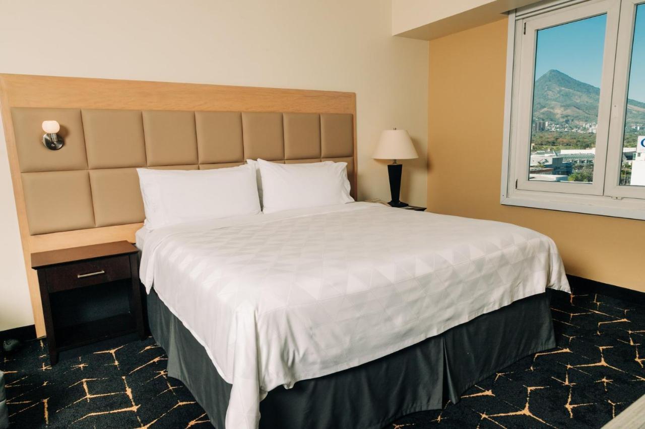 Holiday Inn San Salvador By Ihg מראה חיצוני תמונה